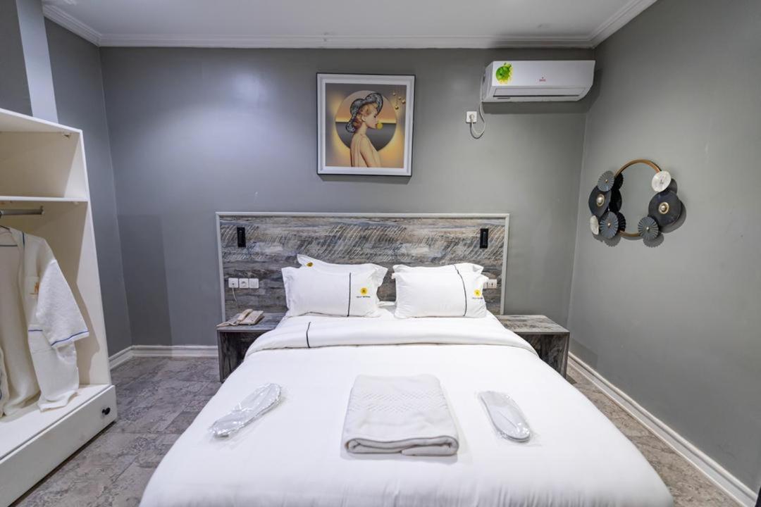 Villa Magnum Douala Luaran gambar