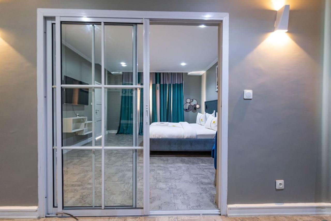 Villa Magnum Douala Luaran gambar
