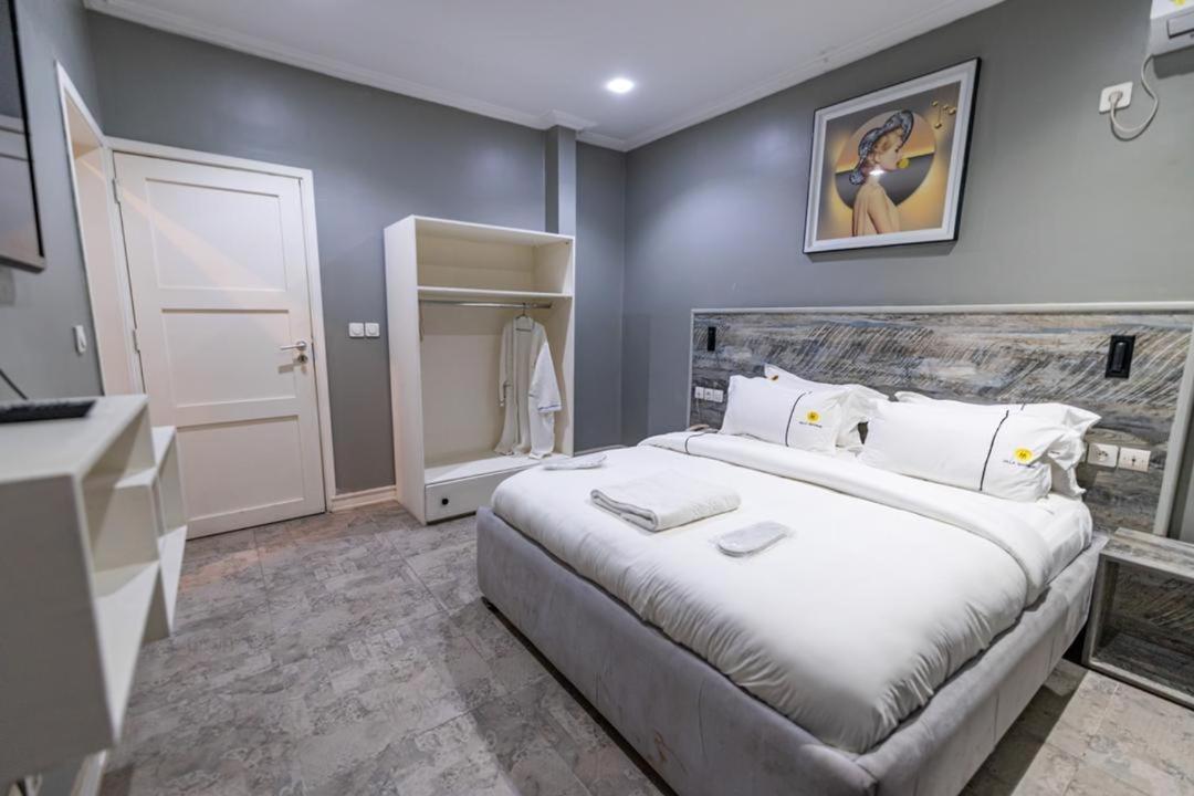 Villa Magnum Douala Luaran gambar